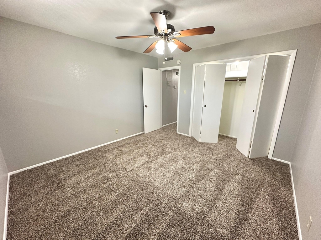 601 W 11th St - Photo 24