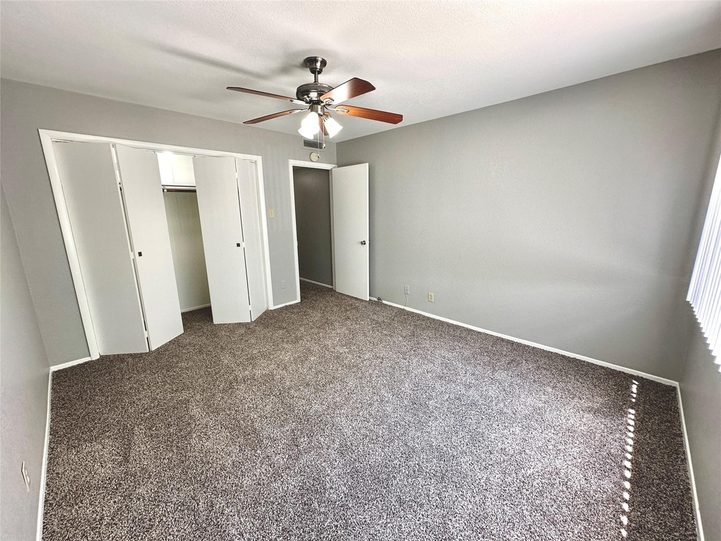 601 W 11th St - Photo 21