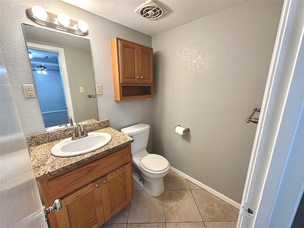 601 W 11th St - Photo 18