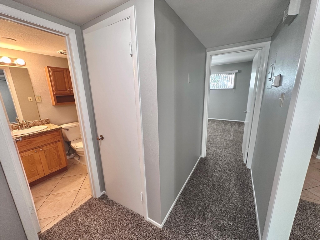 601 W 11th St - Photo 16