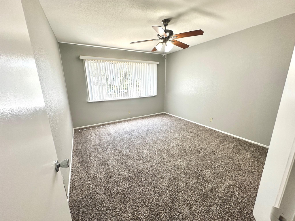 601 W 11th St - Photo 20