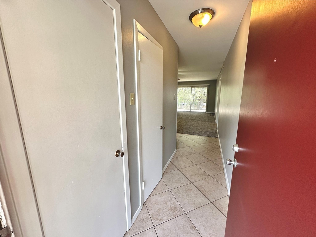 601 W 11th St - Photo 25