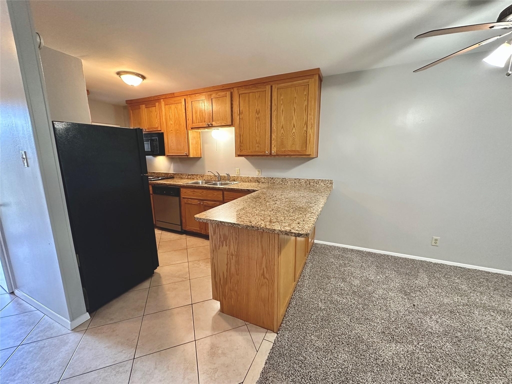 601 W 11th St - Photo 0
