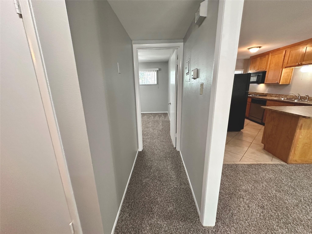 601 W 11th St - Photo 22