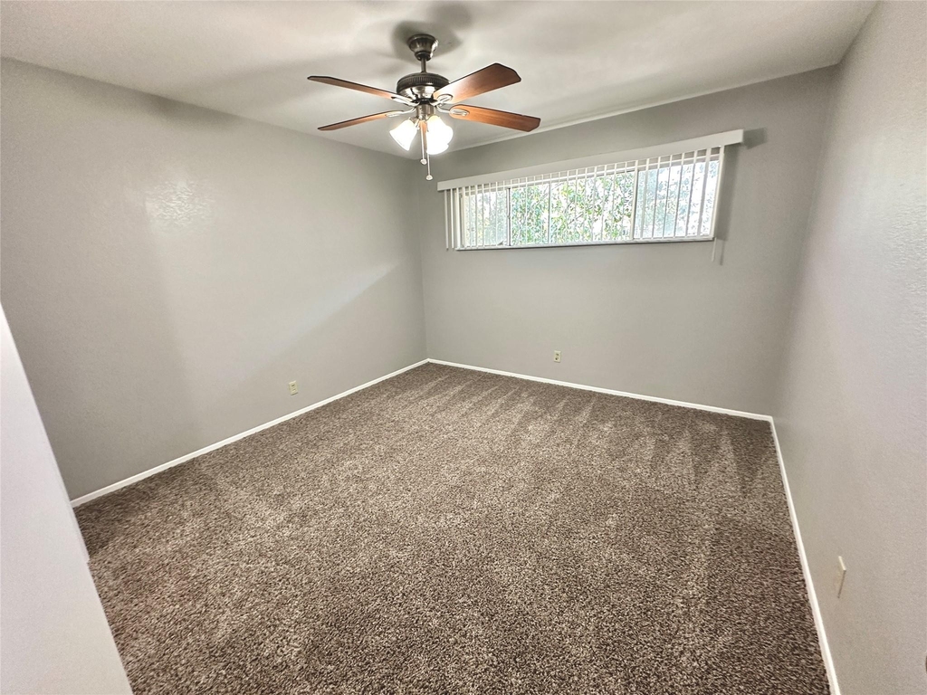 601 W 11th St - Photo 23