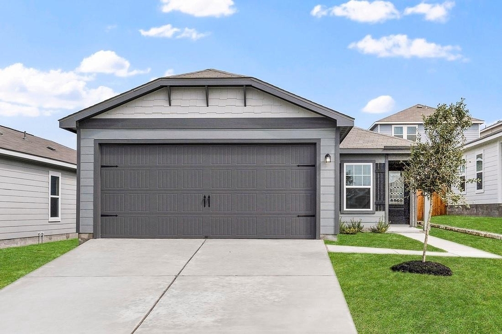100 Captain Dooley Ln - Photo 0