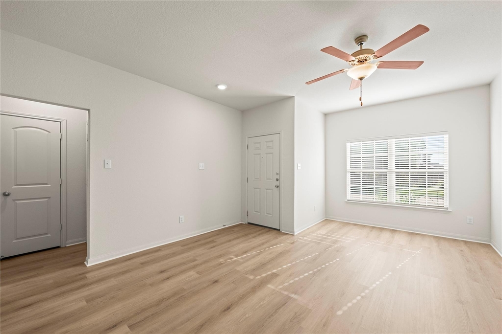 101 Hyacinth Way - Photo 2