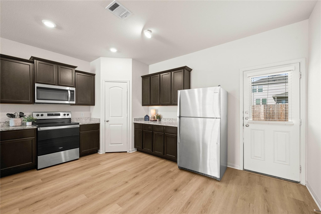 101 Hyacinth Way - Photo 8