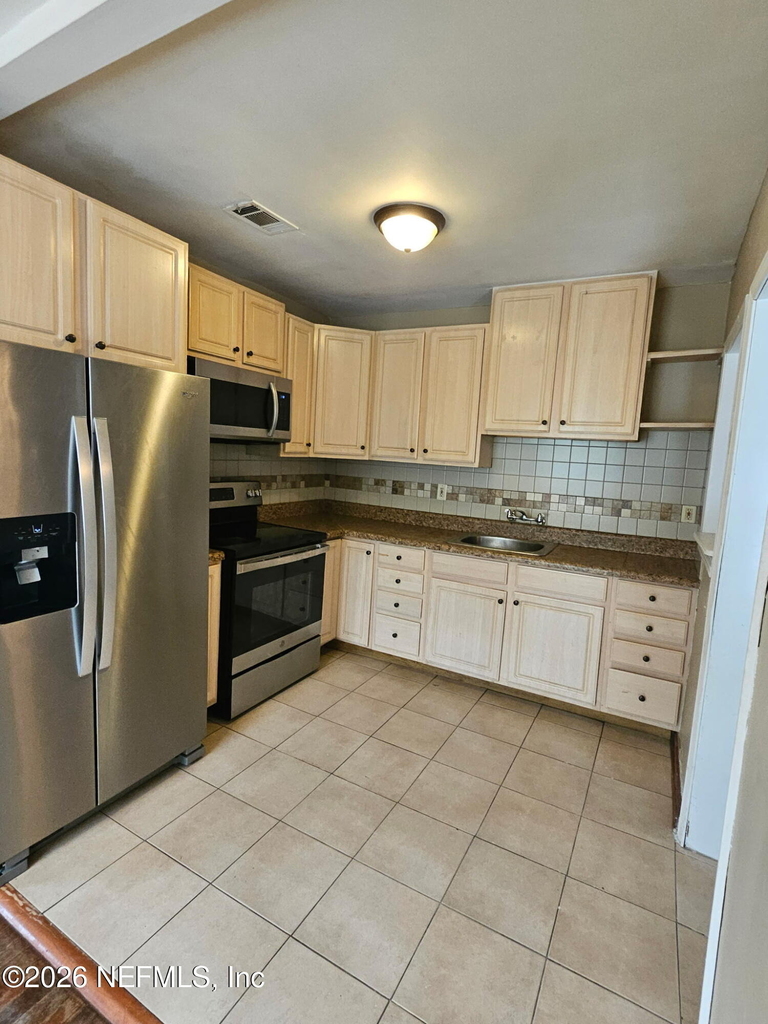 1164 Maynard Street - Photo 3