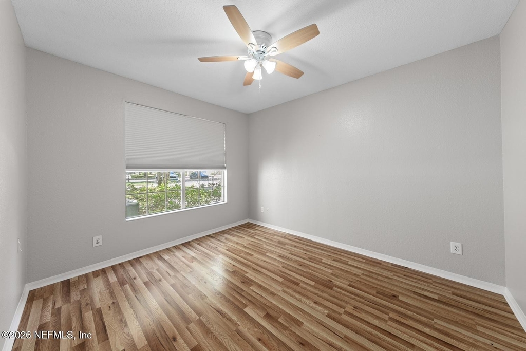 13703 Richmond Park Drive N - Photo 15