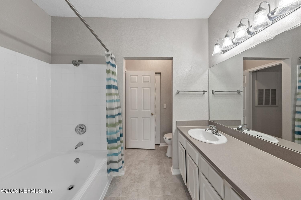 13703 Richmond Park Drive N - Photo 14
