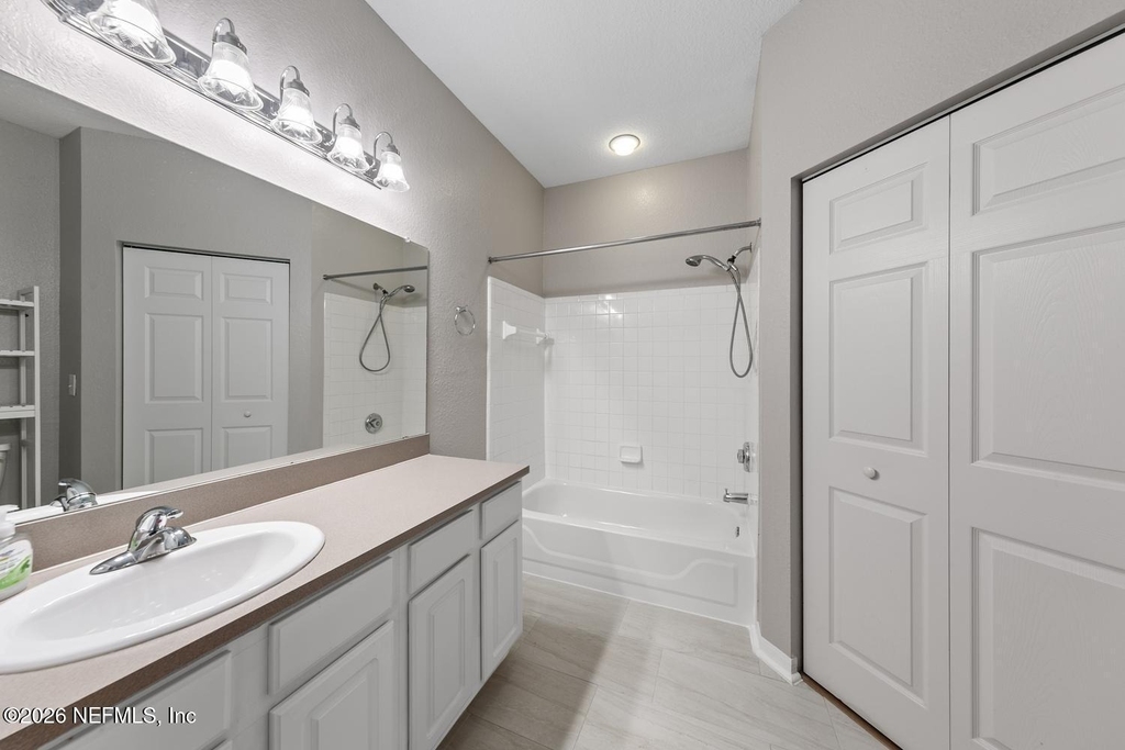 13703 Richmond Park Drive N - Photo 17