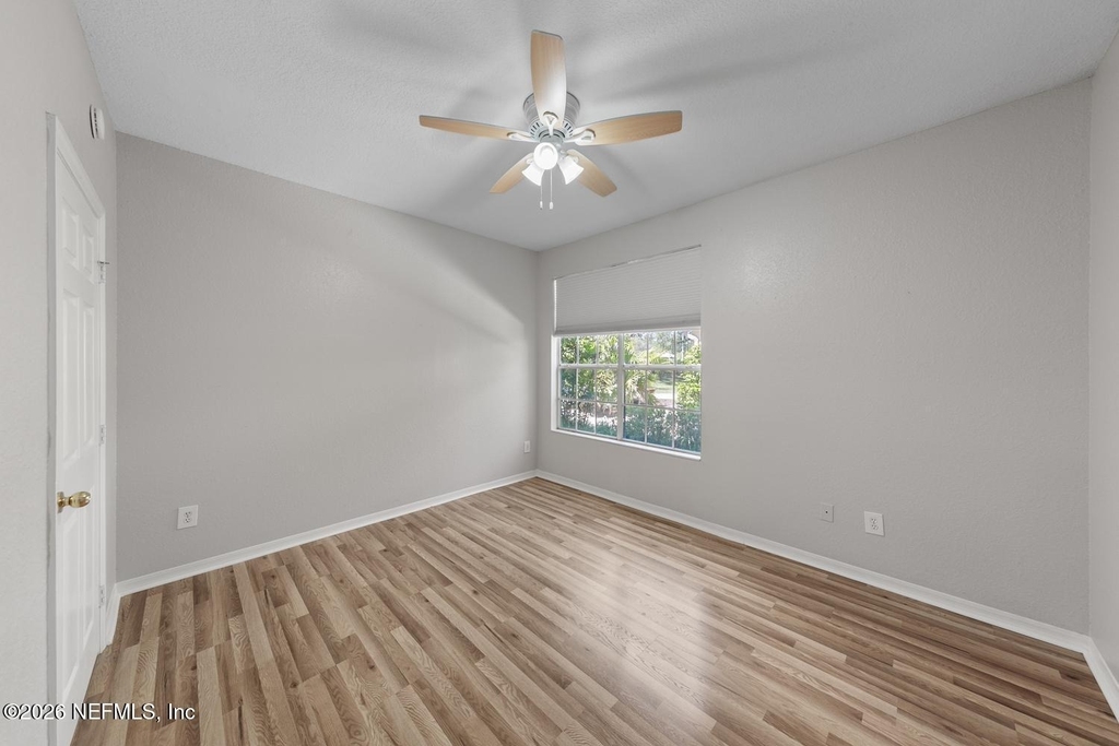 13703 Richmond Park Drive N - Photo 12