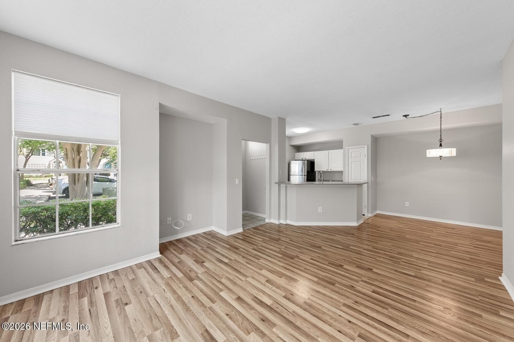 13703 Richmond Park Drive N - Photo 5
