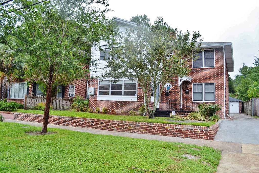 2559 Dellwood Avenue - Photo 0