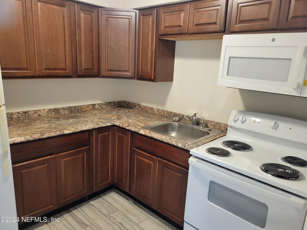 1648 E 16th Street - Photo 7