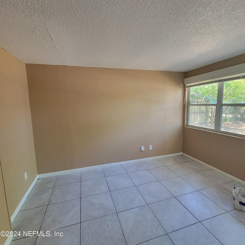1648 E 16th Street - Photo 2