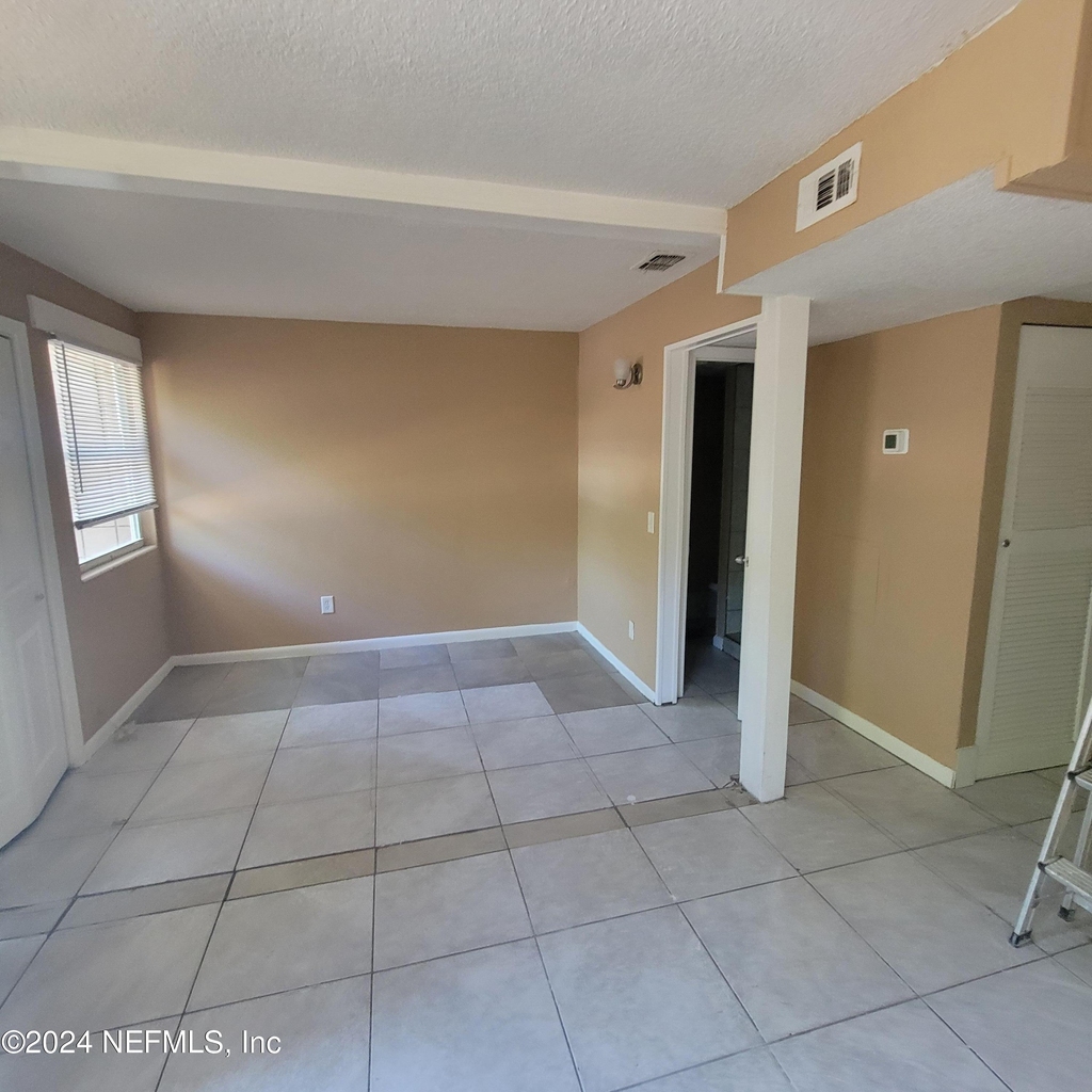 1648 E 16th Street - Photo 3