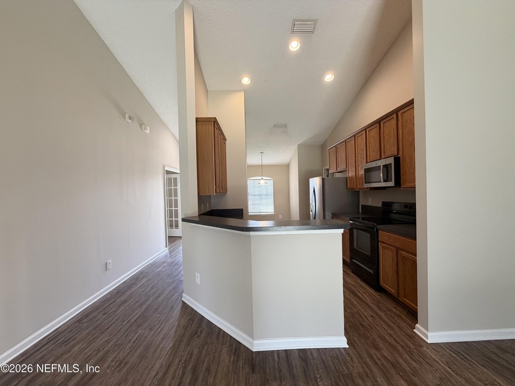 6902 Southern Oaks Drive W - Photo 2