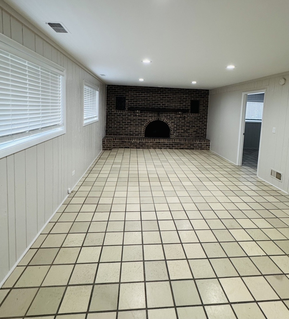 7011 N Hamlin Avenue - Photo 4