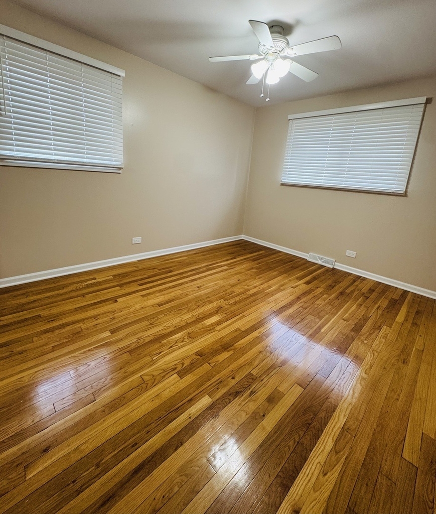 7011 N Hamlin Avenue - Photo 11