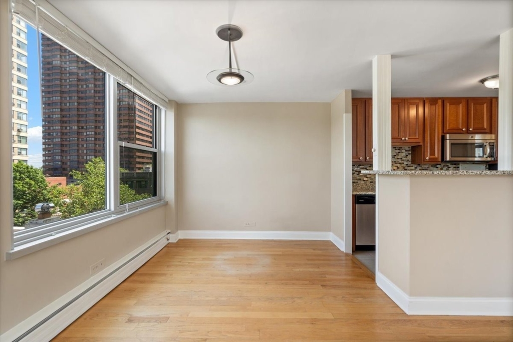 336 W Wellington Avenue - Photo 6