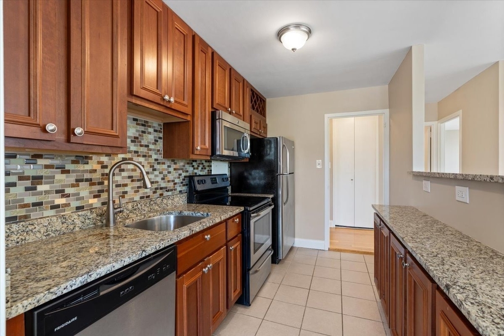 336 W Wellington Avenue - Photo 10