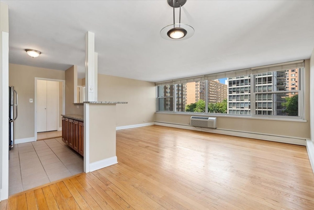 336 W Wellington Avenue - Photo 7