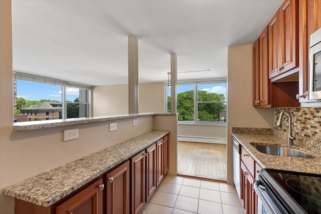 336 W Wellington Avenue - Photo 9