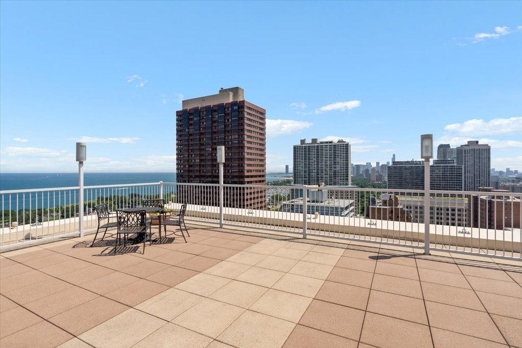 336 W Wellington Avenue - Photo 15