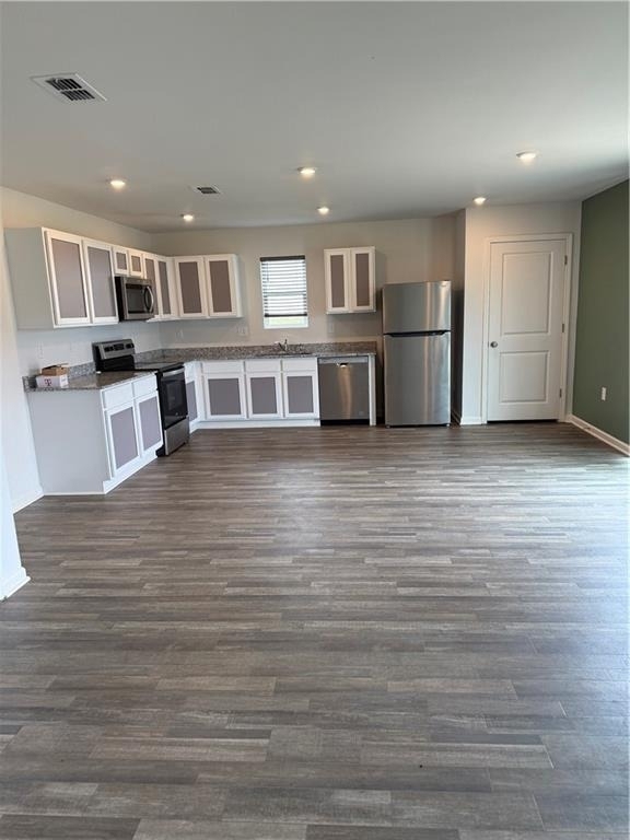 128 Oxford Lane - Photo 1