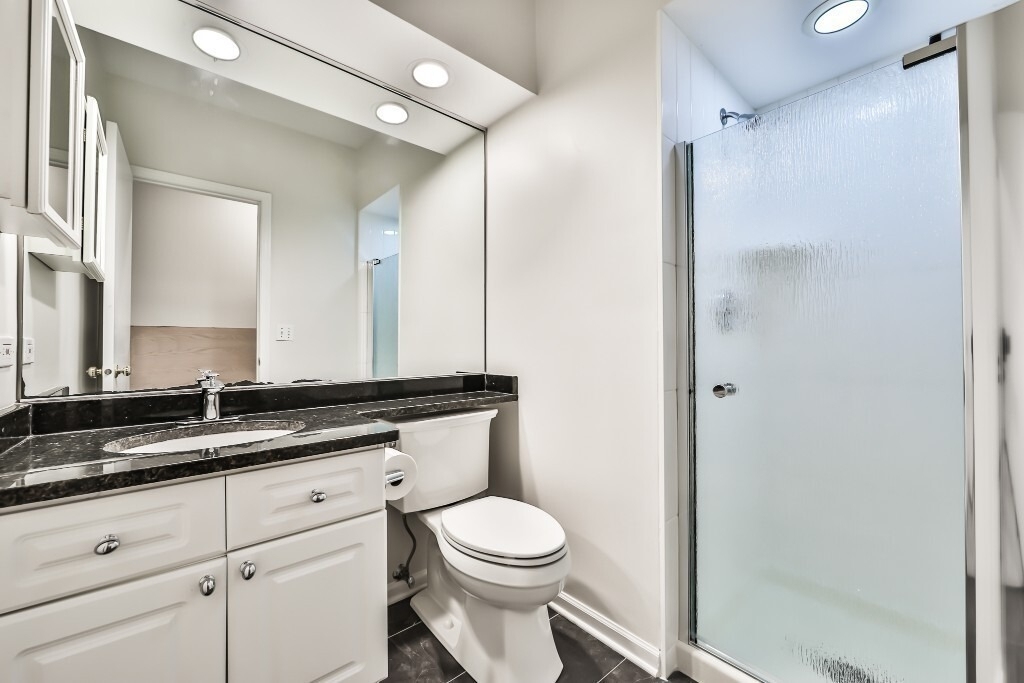 3230 N Seminary Avenue - Photo 9