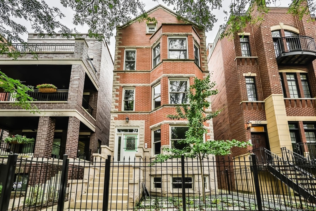 3230 N Seminary Avenue - Photo 0