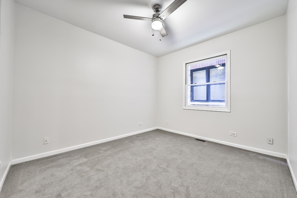 3230 N Seminary Avenue - Photo 8
