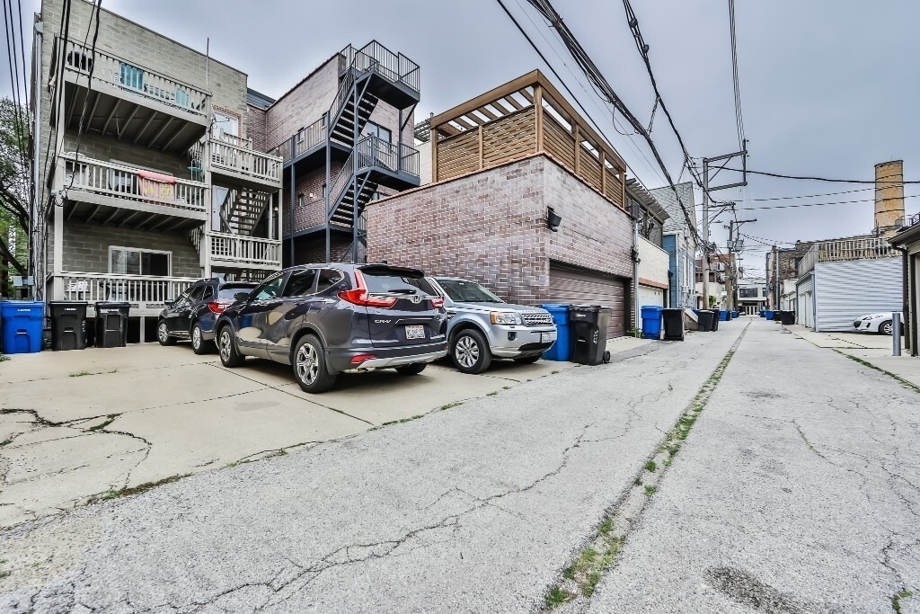 3230 N Seminary Avenue - Photo 19