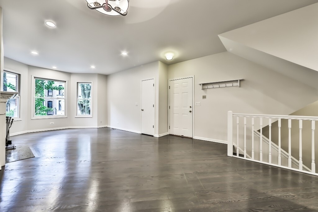 3230 N Seminary Avenue - Photo 4
