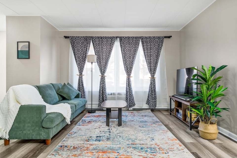 816 W Saint James Street - Photo 5