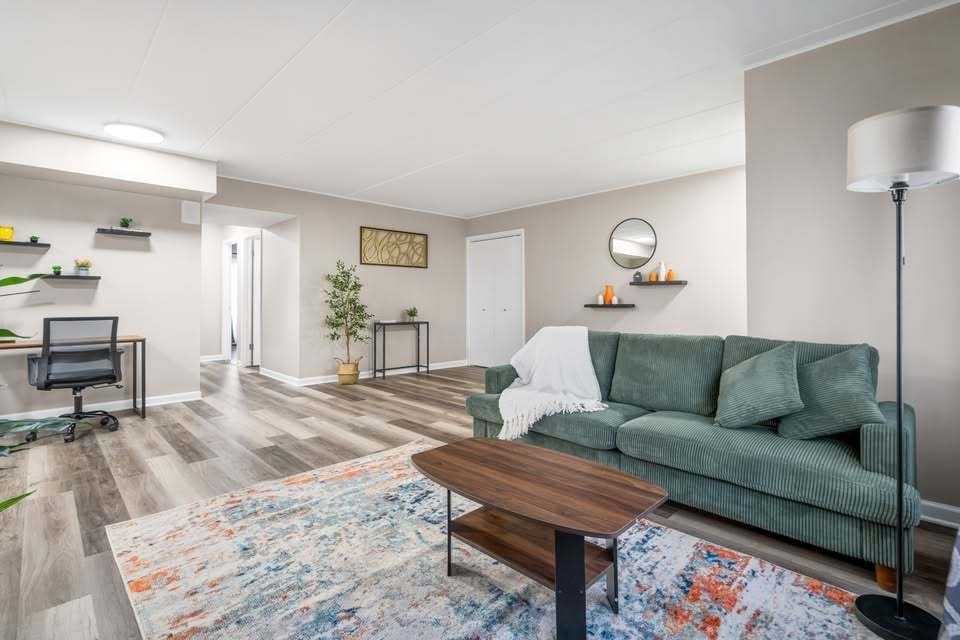 816 W Saint James Street - Photo 1