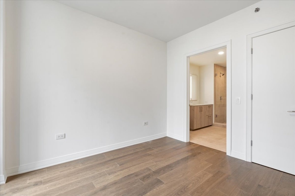 211 N Harbor Drive - Photo 10