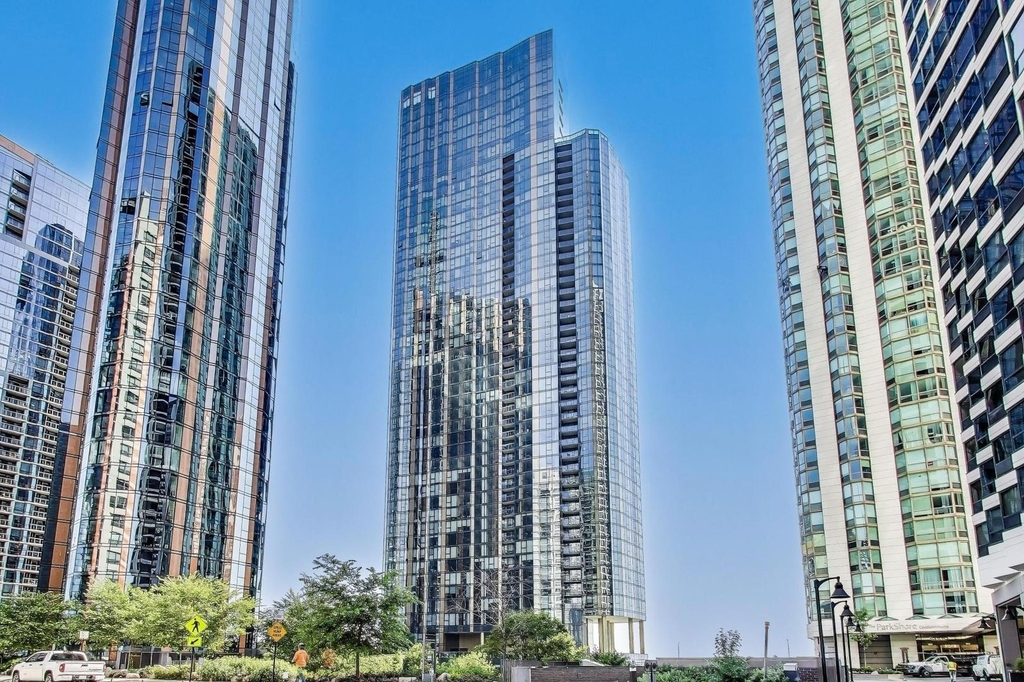 211 N Harbor Drive - Photo 0