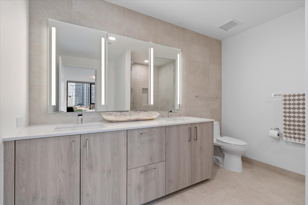 211 N Harbor Drive - Photo 11