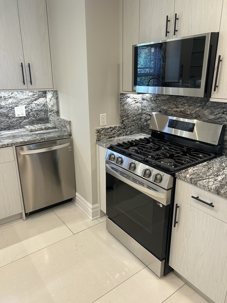 6620 W Devon Avenue - Photo 14