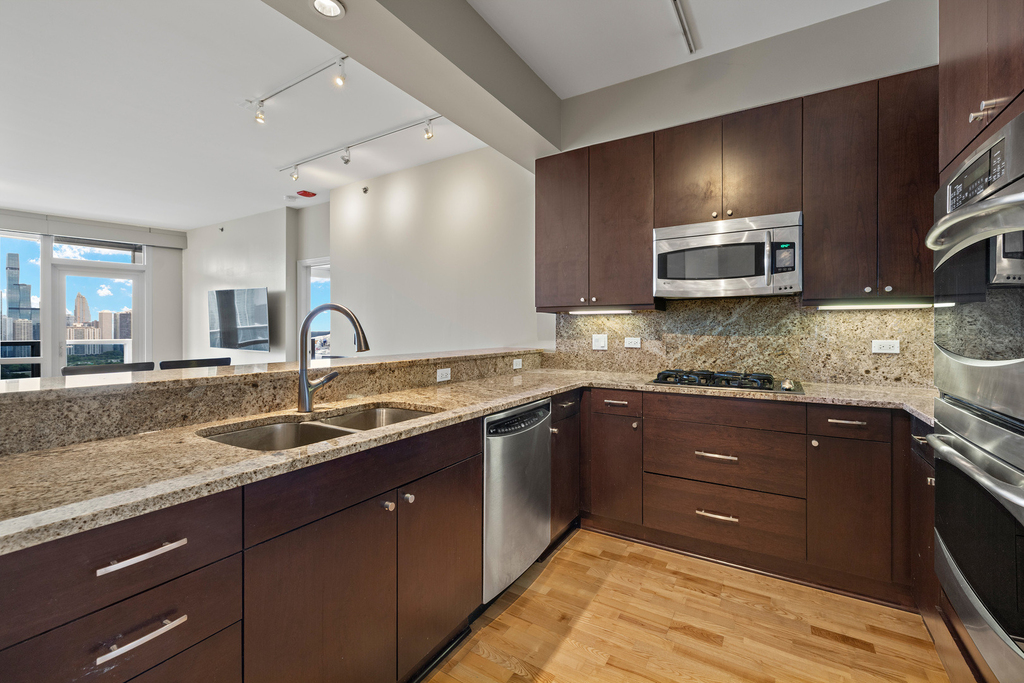 1211 S Prairie Avenue - Photo 3