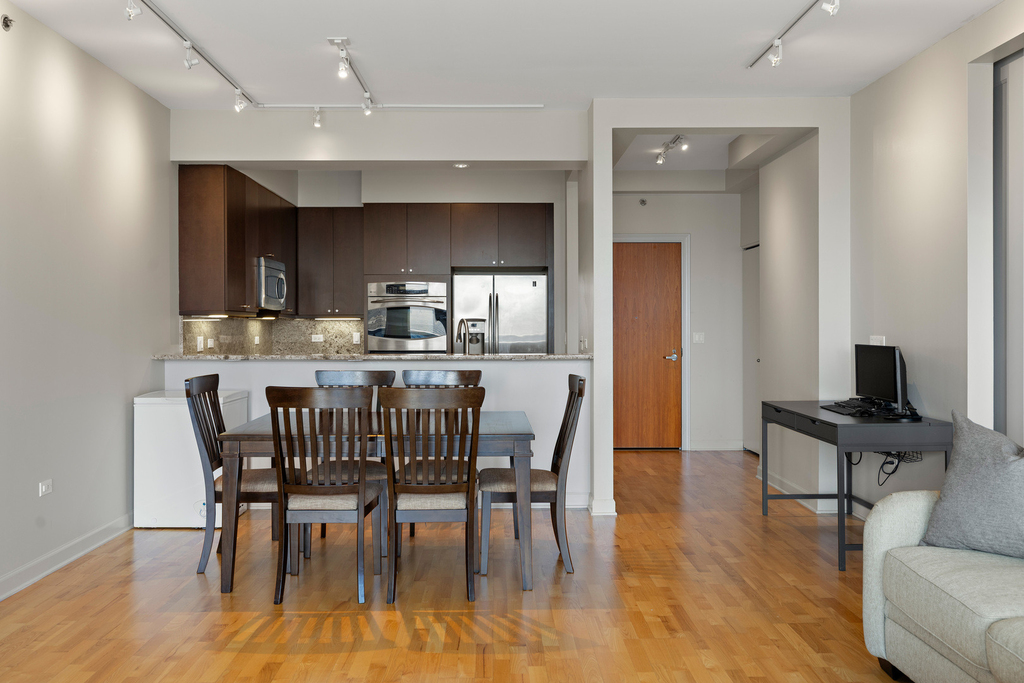 1211 S Prairie Avenue - Photo 6