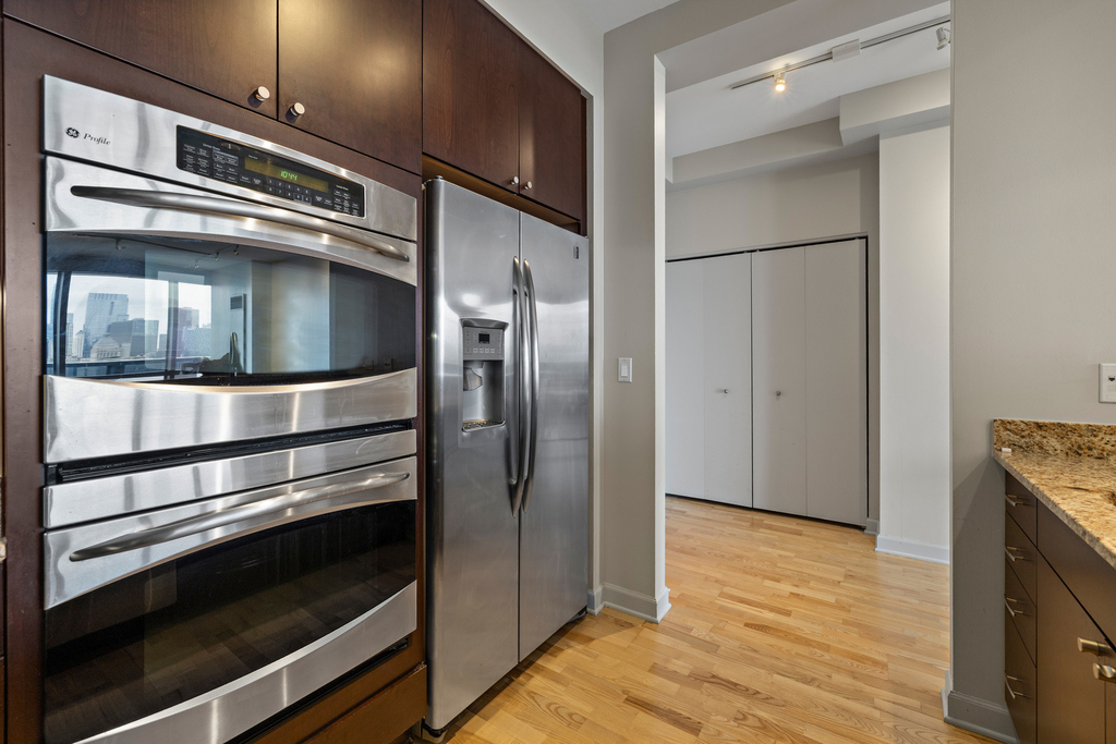 1211 S Prairie Avenue - Photo 9