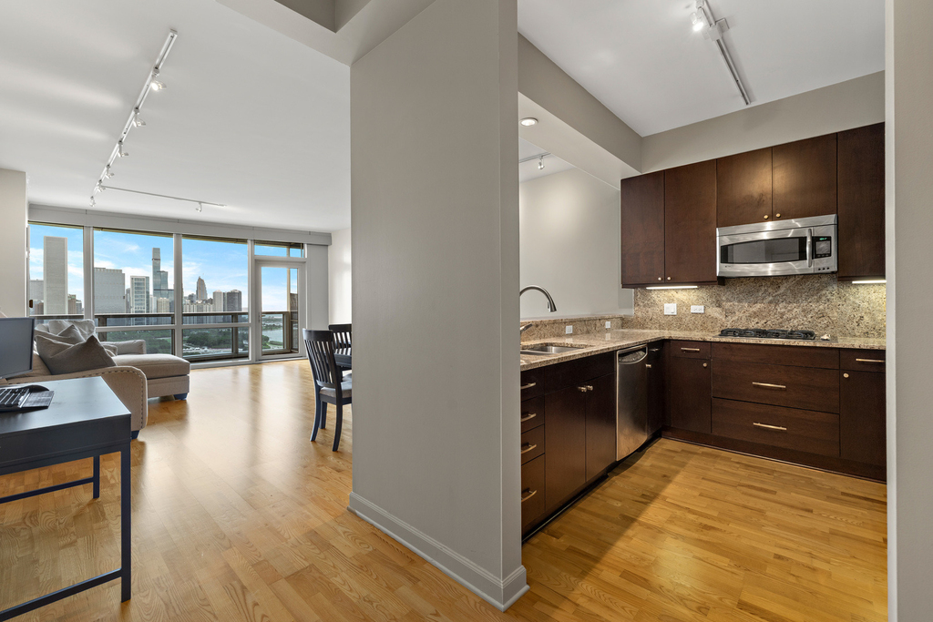 1211 S Prairie Avenue - Photo 7