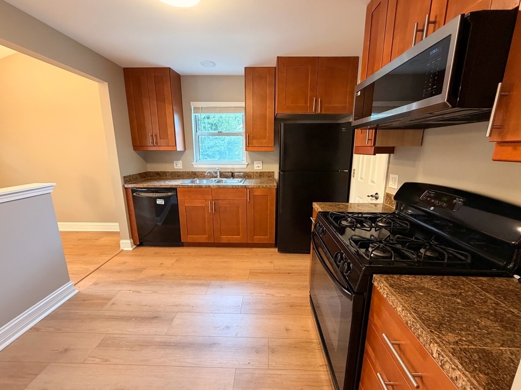82 Holmes Way - Photo 3