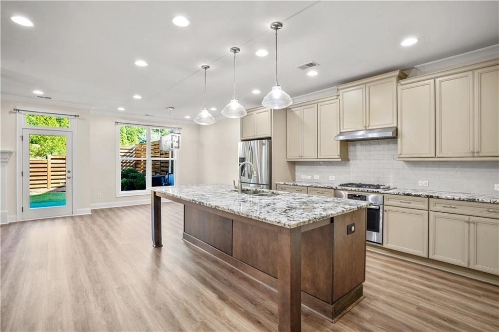 1011 Towneship Way - Photo 4
