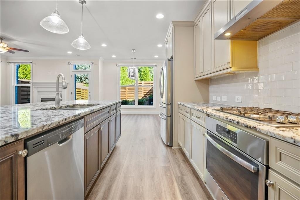 1011 Towneship Way - Photo 7