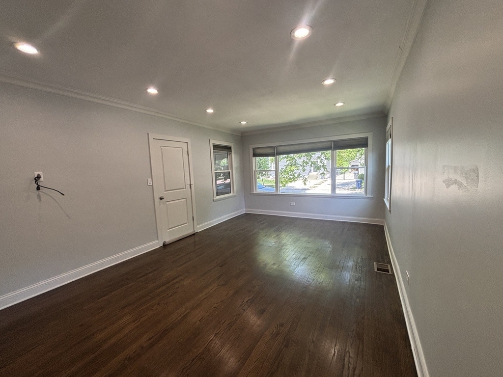 2224 Foster Street - Photo 4